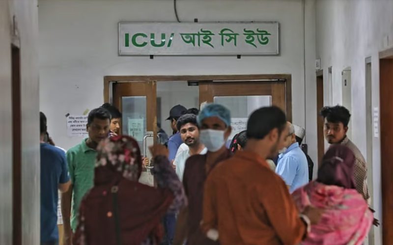 রাজধানীর উত্তরায় মাইলস্টোন স্কুল অ্যান্ড কলেজে বিমান বিধ্বস্ত হয়ে দগ্ধ হওয়া ব্যক্তিদের অধিকাংশের চিকিৎসা হচ্ছে জাতীয় বার্ন অ্যান্ড প্লাস্টিক সার্জারি ইনস্টিটিউটে। সেখানকার আইসিইউর সামনে স্বজনদের ভিড়।