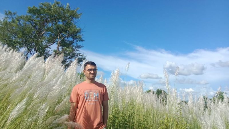 পাহাড়ে শরতের কাশফুলে মুগ্ধ ইউএনও