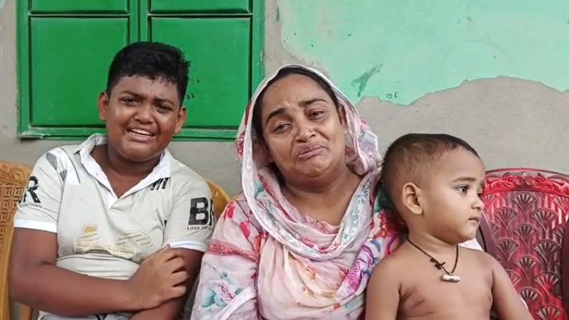 নাজিম উদ্দীনের স্ত্রী মুক্তা ও তাদের সন্তানের আহাজারি।